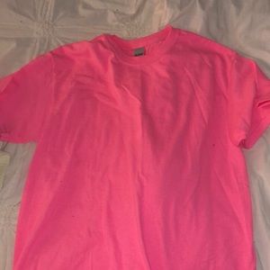 Gildan T shirt size Medium